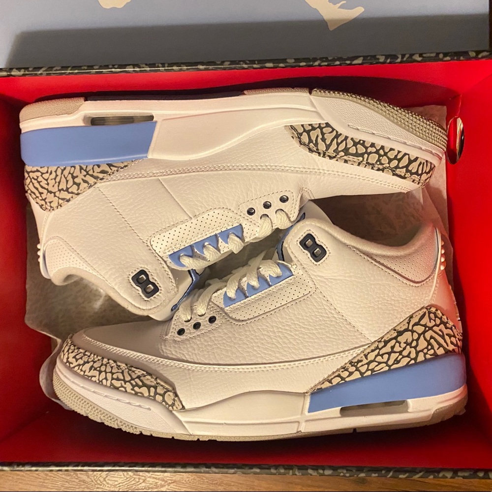 Air Jordan 3 Retro UNC